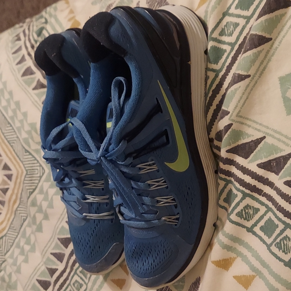 Nike women's shoes size 8